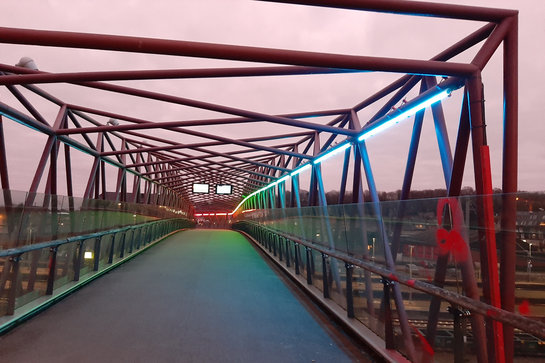 Verlichte voetgangersbrug in Aarschot