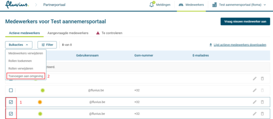 Selecteer je medewerkers en klik vervolgens bij “Bulkacties” op “Toevoegen aan omgeving”