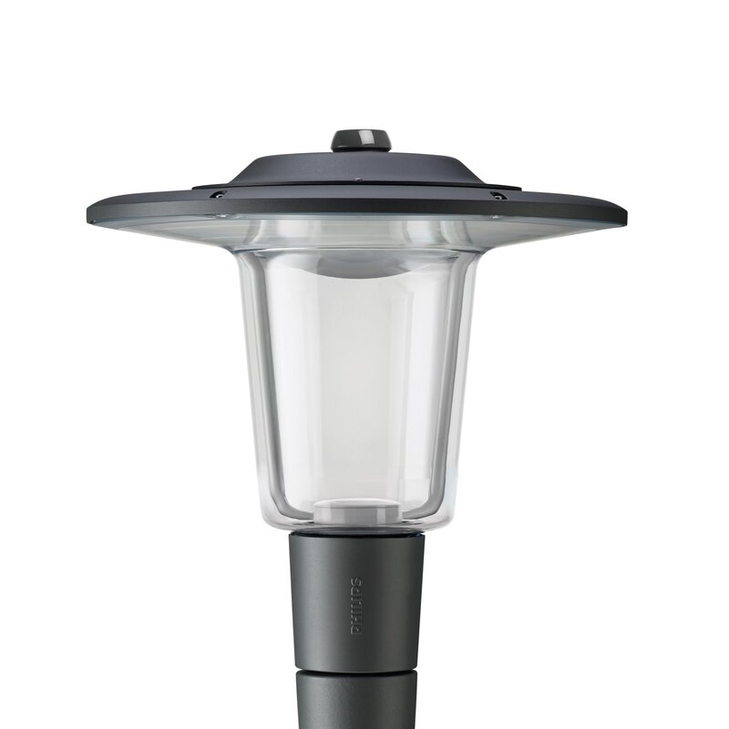 CityCharm Cordoba van Signify is een decoratief LED-armatuur met een klassiek, tijdloos design, ideaal voor sfeervolle en energiezuinige stedelijke verlichting.